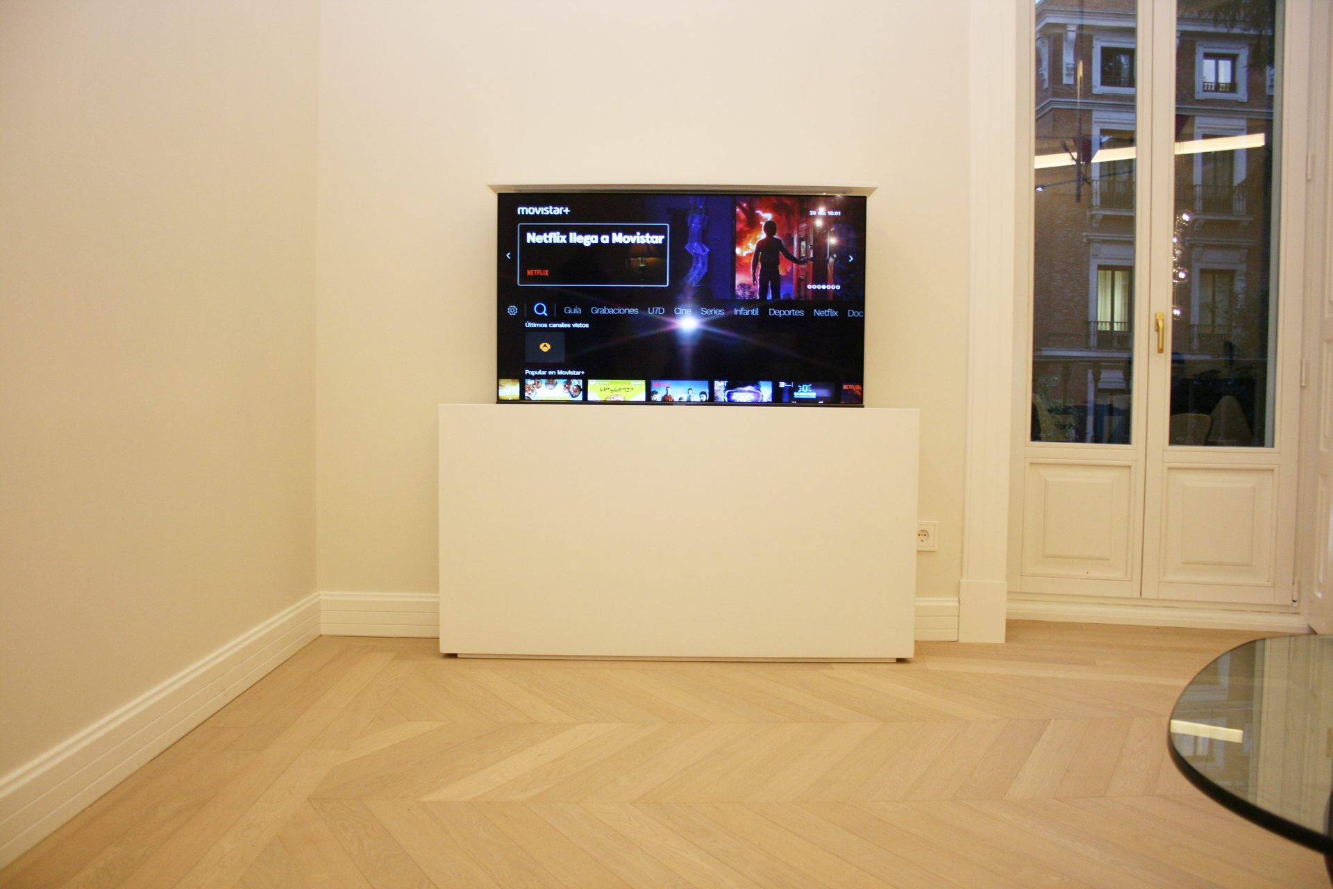 Mueble tv oculta compacto en calle del barquillo (Madrid) 1.790€ Aprox