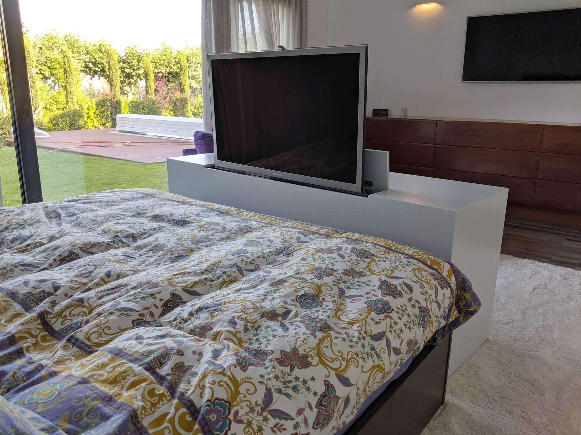 Mueble tv oculta dormitorio. Navacerrada. 2.650€ Aprox.