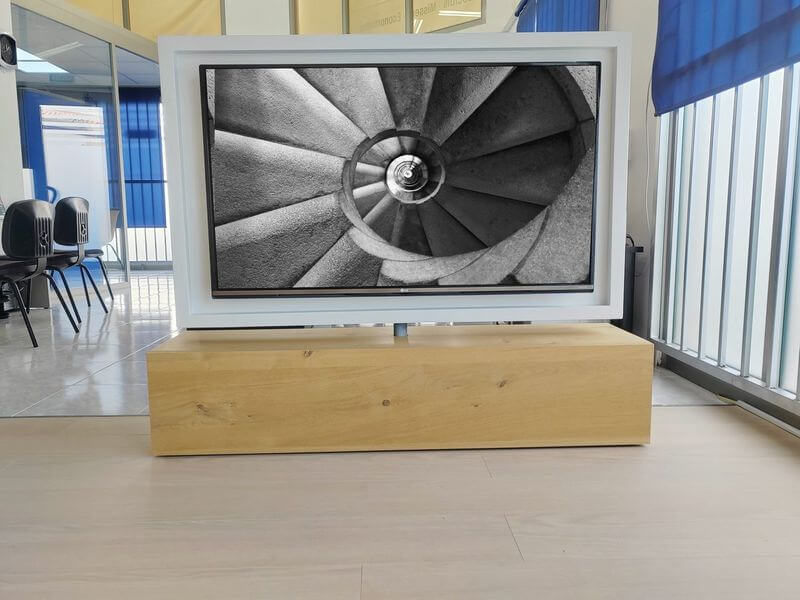 Mueble tv giratorio 360° en roble y módulo tv blanco lacado.