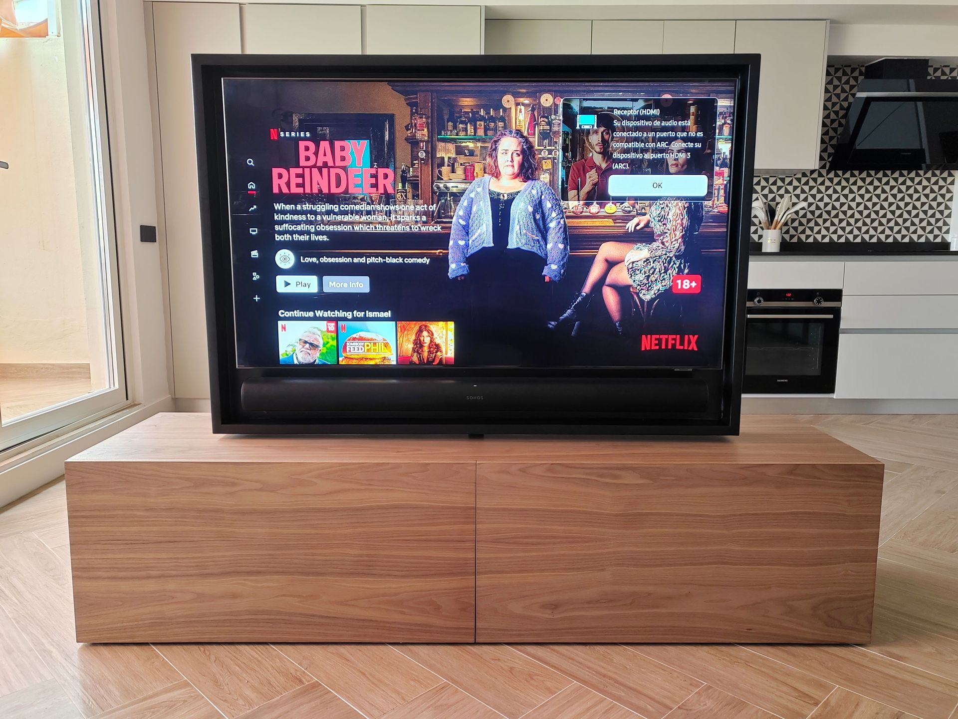 Mueble tv giratorio 360 en Nogal y Negro (Marbella) 3.690€ Aprox