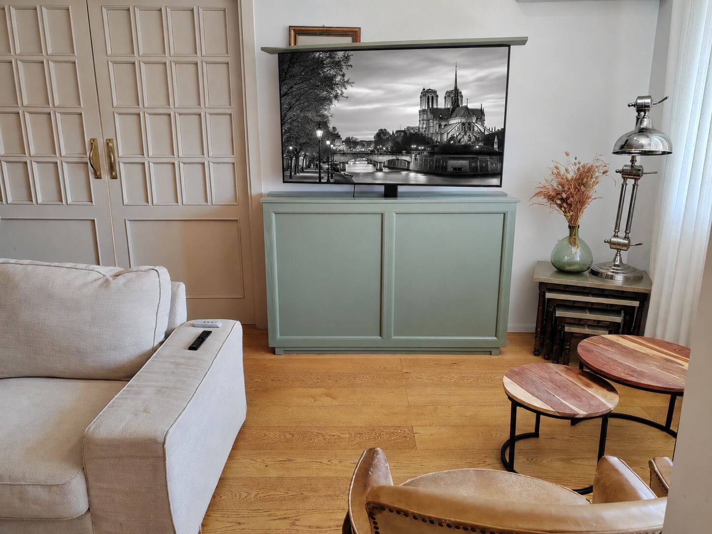 Mueble tv de diseño con tv oculta motorizada y giro. Madrid (3.900&euro; Aprox)